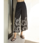 Μαύρο cropped παντελόνι με ιβουάρ κέντημα